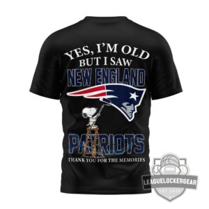 New England Patriots Snoopy Yes I'm Old But I Saw Patriots Greatness T-Shirt