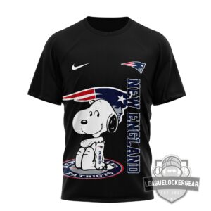 New England Patriots Snoopy Yes I'm Old But I Saw Patriots Greatness T-Shirt