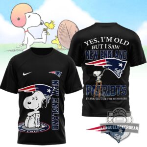 New England Patriots Snoopy Yes I'm Old But I Saw Patriots Greatness T-Shirt