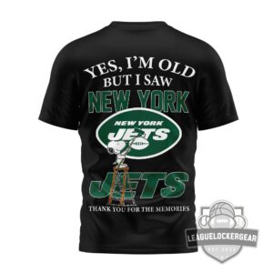 New York Jets Snoopy Yes I'm Old But I Saw Jets Greatness T-Shirt