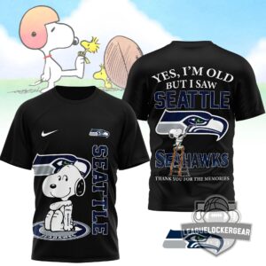 Seattle Seahawks Snoopy Yes I'm Old But I Saw Seahawks Greatness T-Shirt