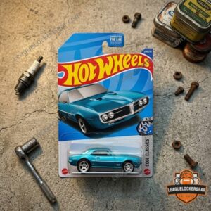 Close-up of Hot Wheels card top with 'Guaranteed for Life' emblem