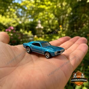 Detail of Hot Wheels card showing '249/250' and '9/10' series numbering