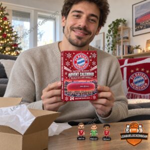 Fan holding the Bayern Munich advent calendar with three designs on the table