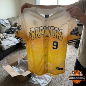 Brewers Uecker jersey held up after unboxing